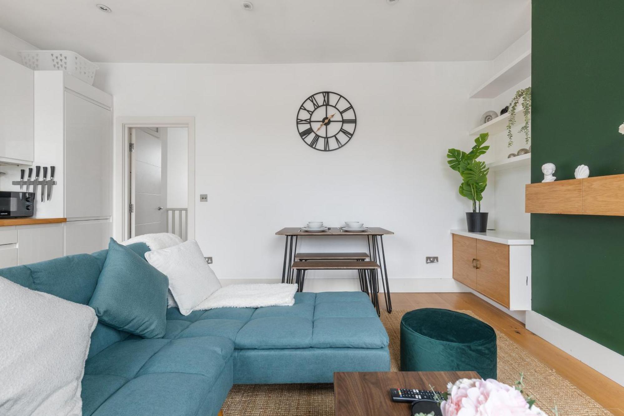 Portnall Retreat - Beautiful & Bright - Close To Ldn Appartamento *