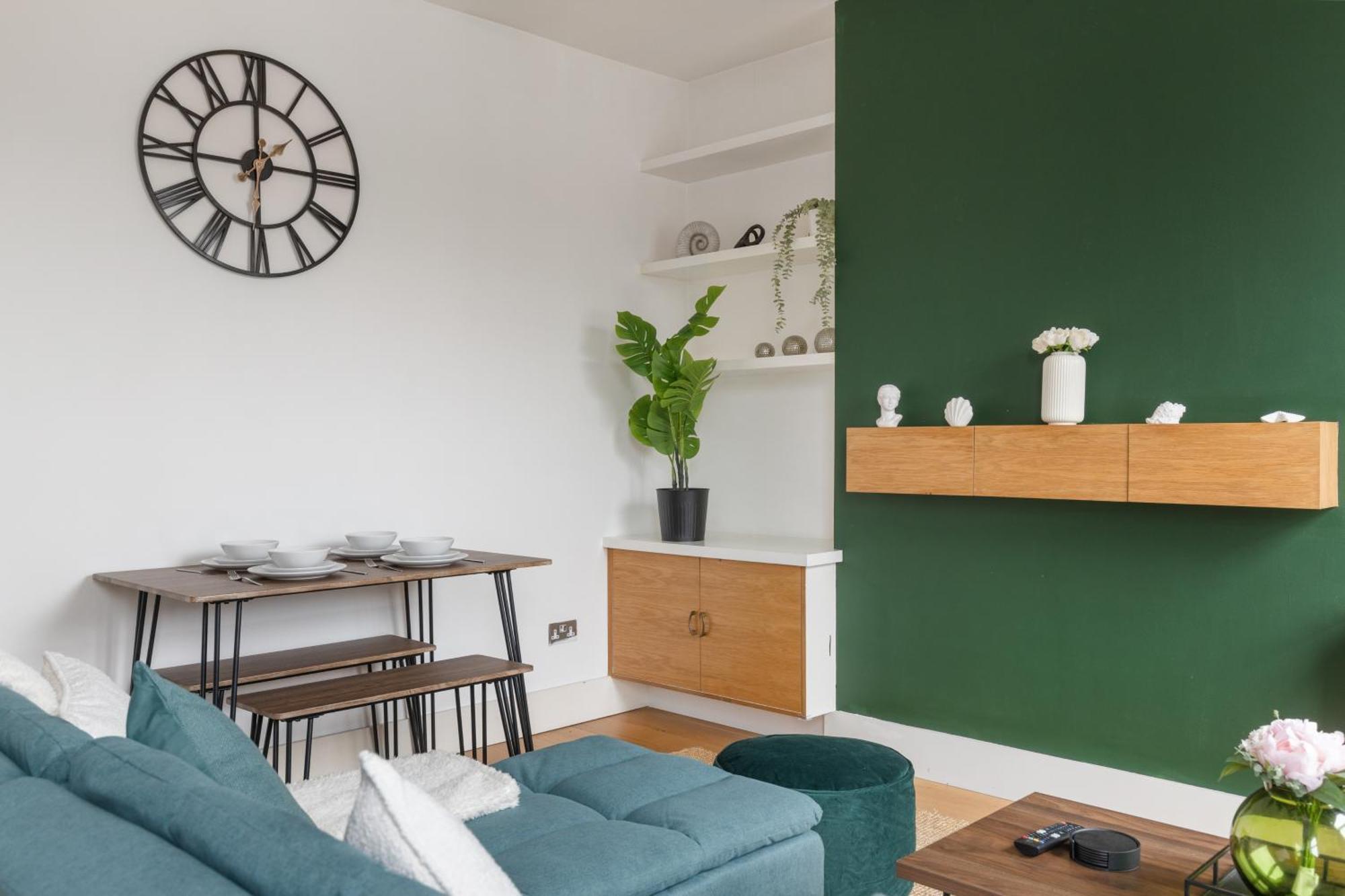 Portnall Retreat - Beautiful & Bright - Close To Ldn Appartamento