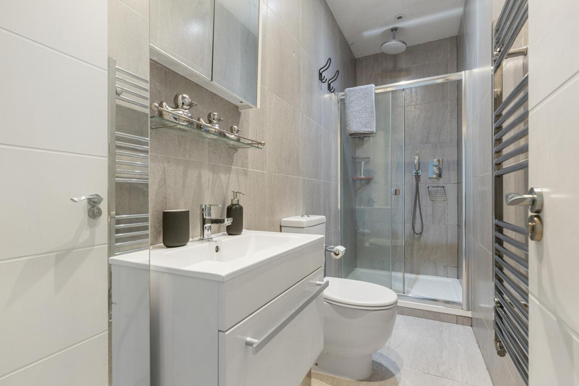 Portnall Retreat - Beautiful & Bright - Close To Ldn Appartamento *