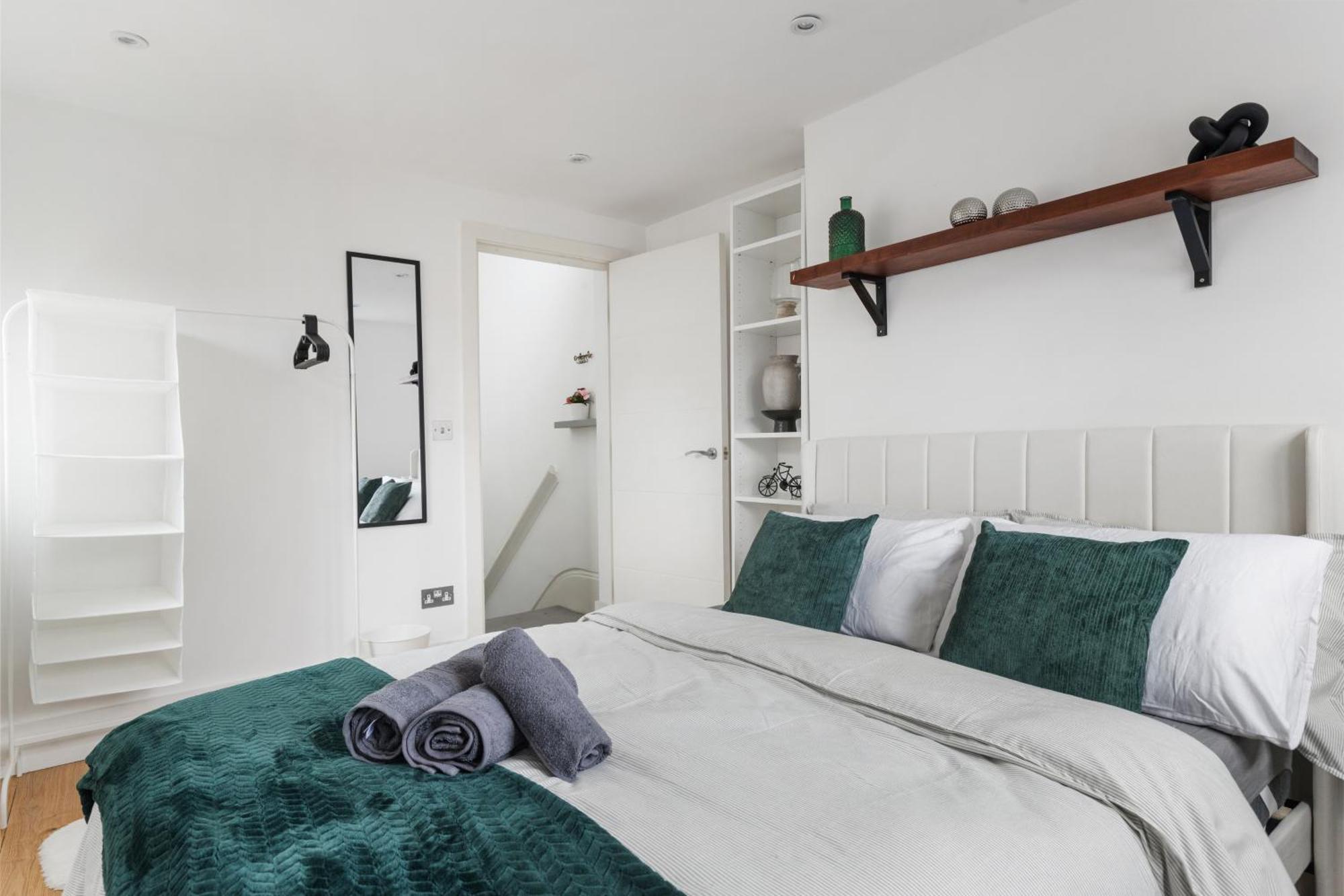 Portnall Retreat - Beautiful & Bright - Close To Ldn *